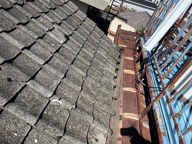 甲府市　雨漏れ　セメント瓦　葺き替え工事